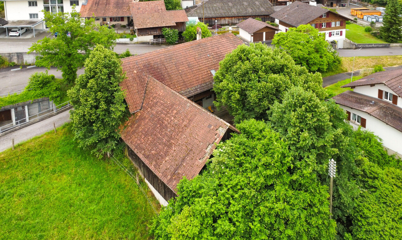 außenansicht mit residential view, wohngebietblick, und leeres grundstück