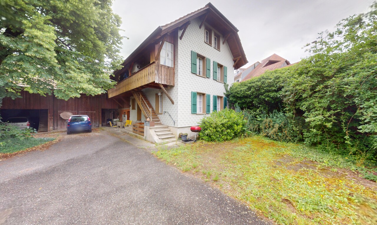 außenansicht mit property visible, overcast, balkon, und auffahrt