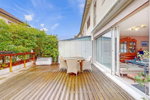 terrasse avec day time, coin repas extérieur, et terrasse