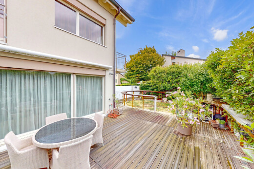 terrasse mit day time, deck, und essbereich im freien