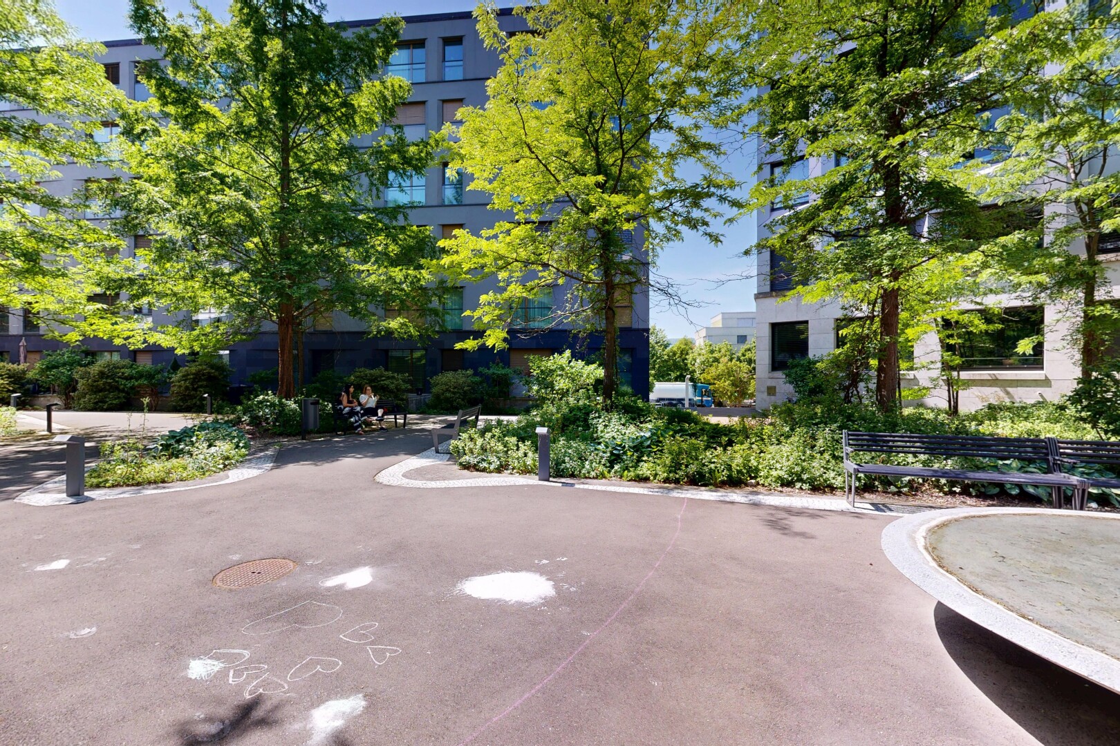 jardin avec from community, apartment complex view, et day time
