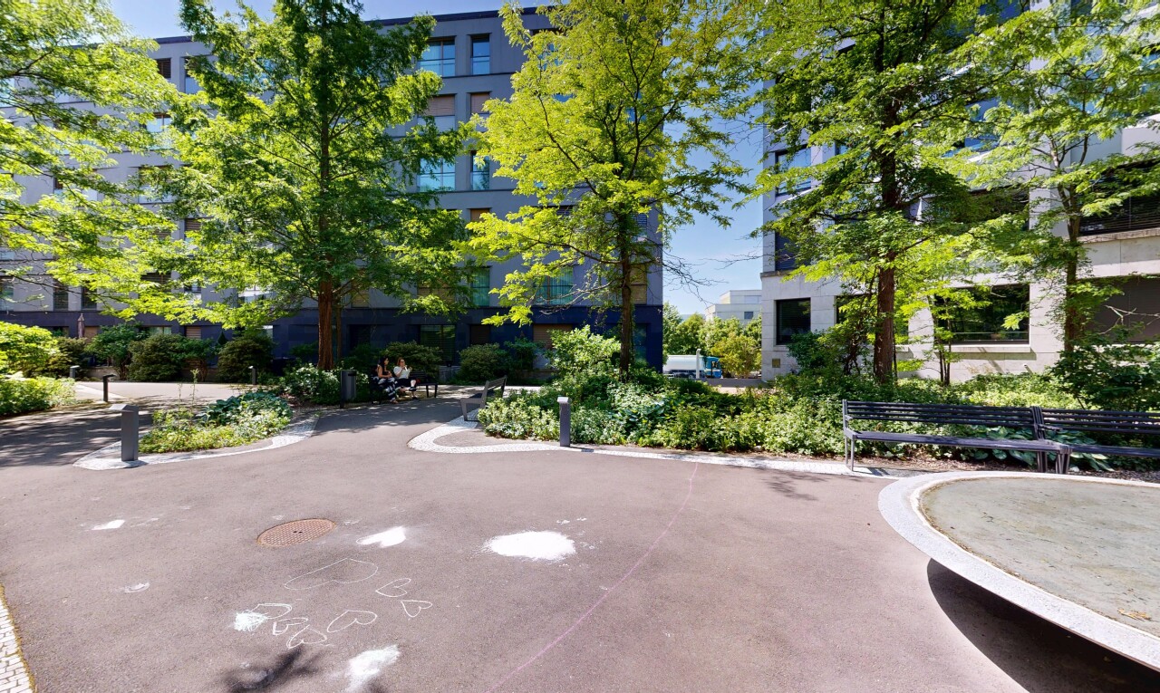 jardin avec from community, apartment complex view, et day time