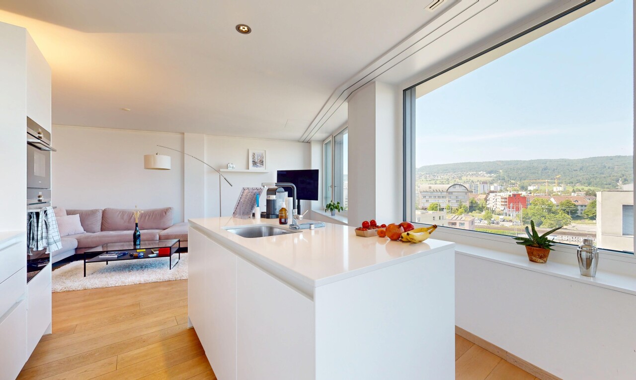cuisine avec plans de travail, light countertops, light floor, îlot de cuisine, et kitchen island