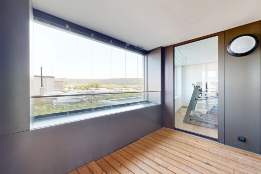 pièce vide avec inside property, wood finish floor, sol en finition bois, drywall, et cloison sèche