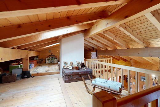 treppe mit holzfußboden, wood finish floor, holzdecke, wood ceiling, und hardwood floor