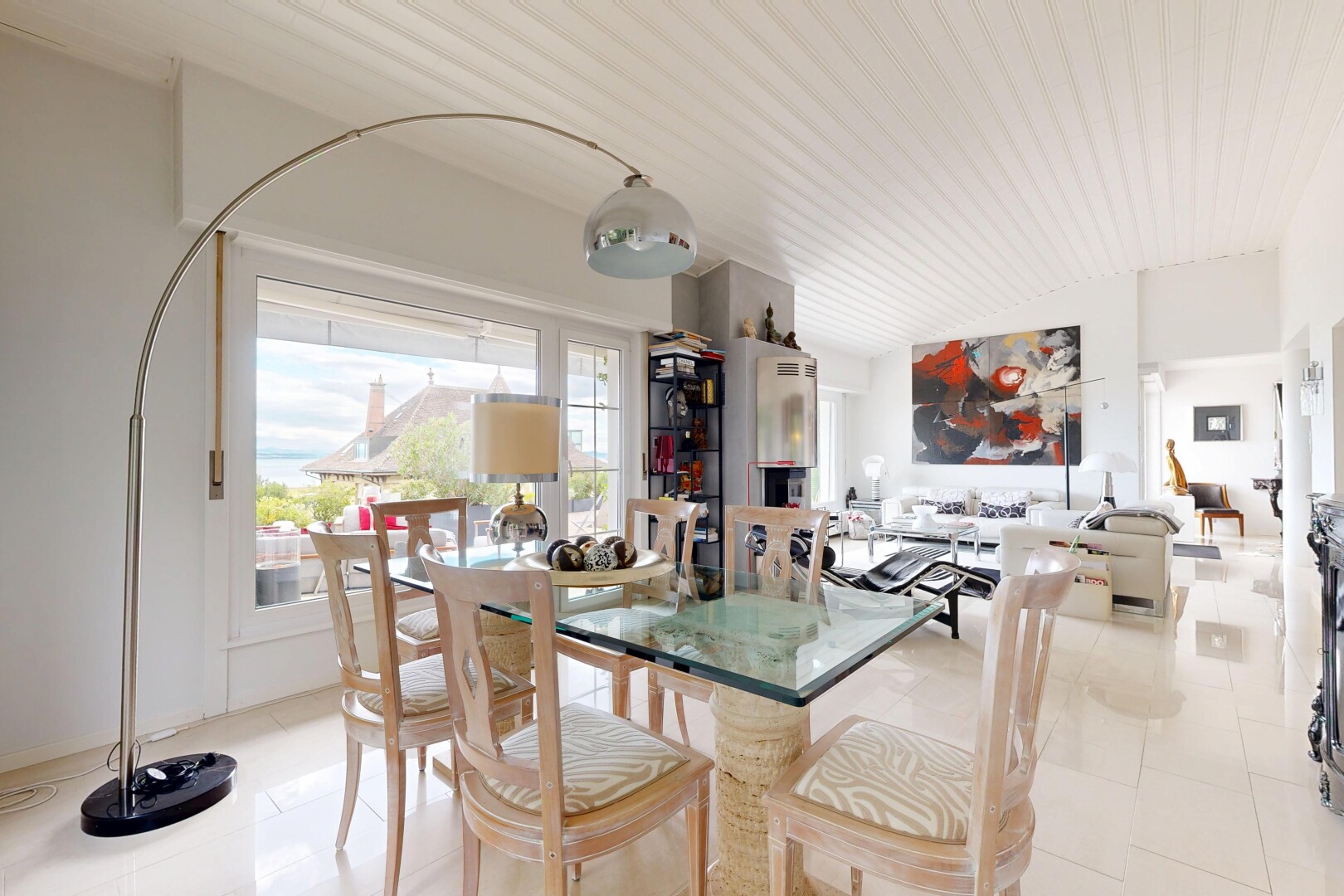salon / salle à manger avec inside property, natural light, lumière naturelle, drywall, et cloison sèche
