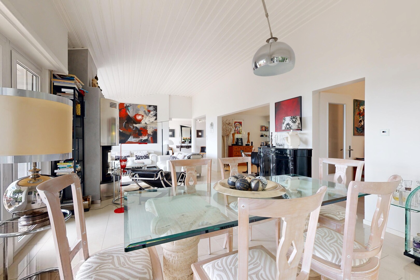 salon / salle à manger avec inside property, drywall, cloison sèche, tile floor, et sol en carrelage