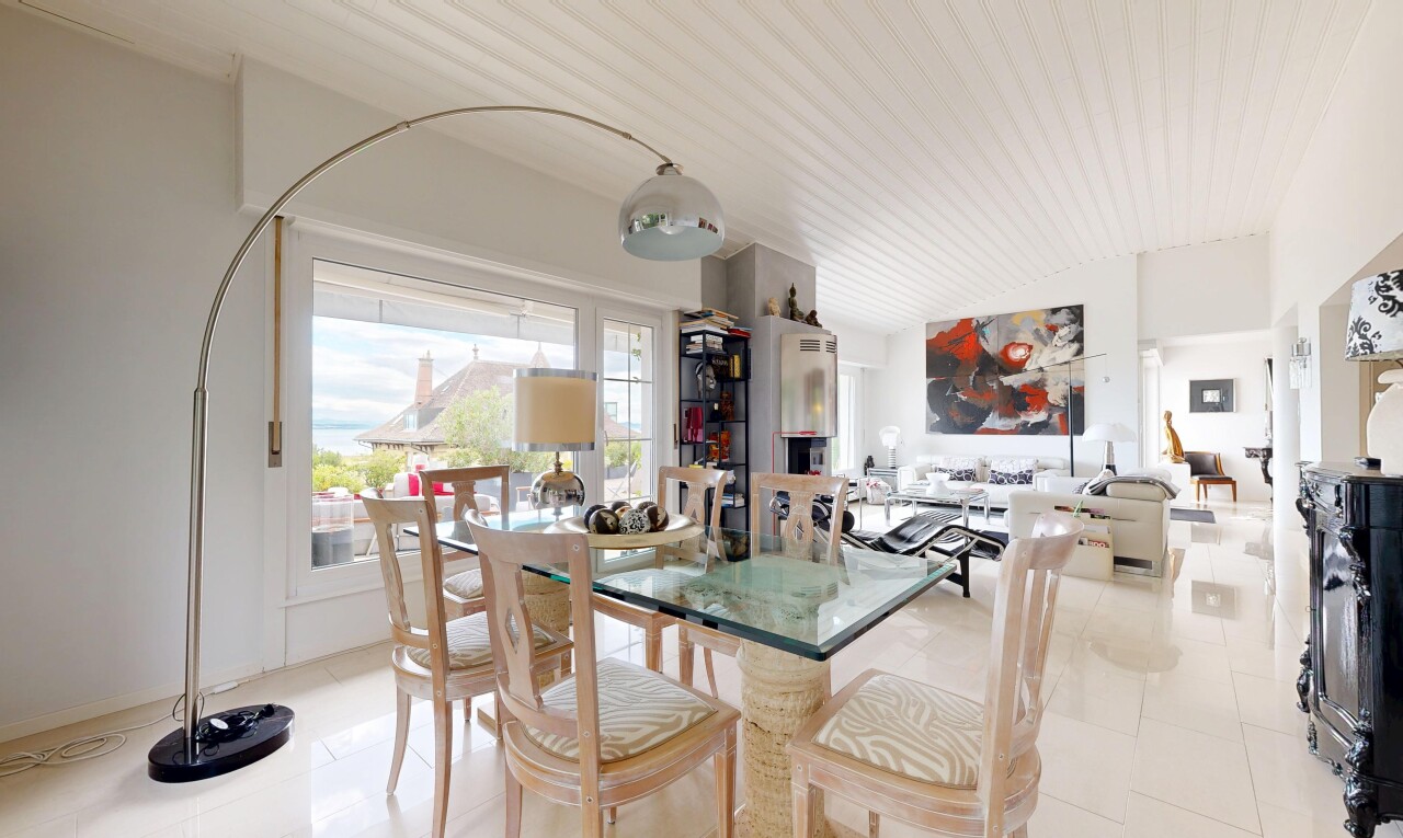 salon / salle à manger avec inside property, natural light, lumière naturelle, drywall, et cloison sèche