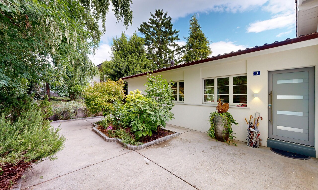 terrasse avec property visible et day time
