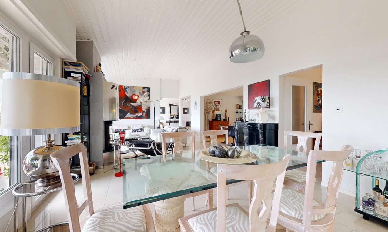salon / salle à manger avec inside property, drywall, cloison sèche, tile floor, et sol en carrelage