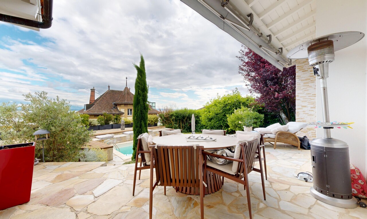terrasse avec terrasse, coin repas extérieur, et from property