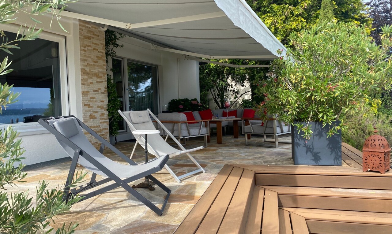 terrasse avec auvent, from property, terrasse, et espace de vie extérieur