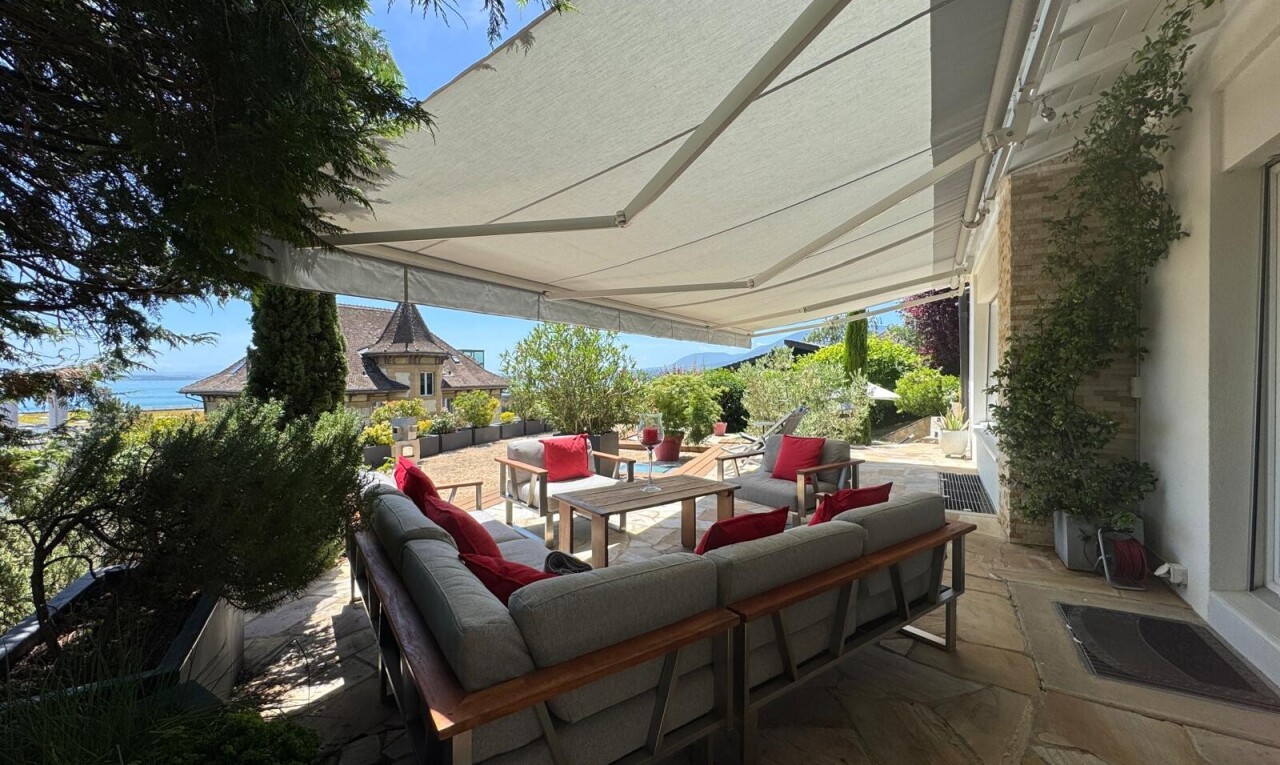 terrasse avec auvent, terrasse, day time, et espace de vie extérieur