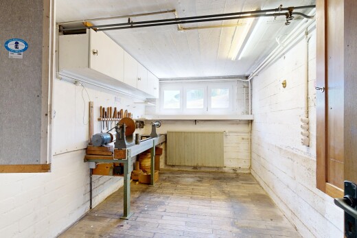 kitchen featuring a workshop area