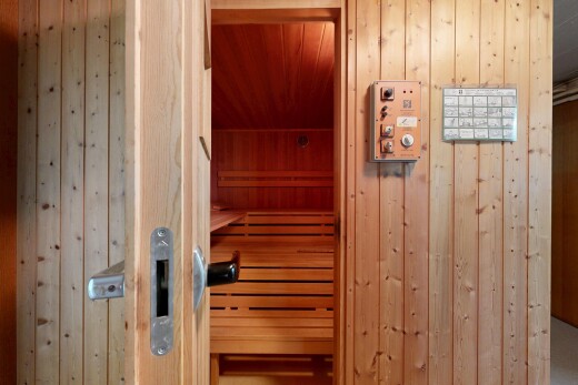 detailed view of wooden walls and a sauna / steam room