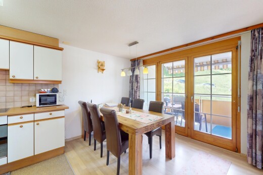 esszimmer mit inside property, natural light, natürliches licht, küchenrückwand beim Herd, und drywall