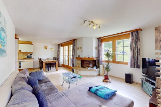 wohn- / esszimmer mit fernseher, natural light, natürliches licht, inside property, und drywall