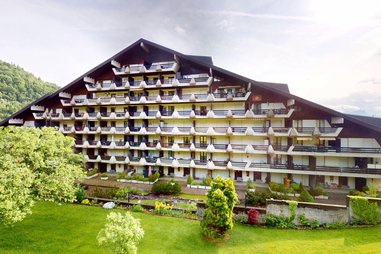 außenansicht mit property visible, blick auf wohnanlage, apartment complex view, und overcast