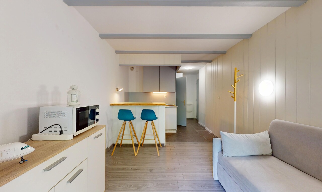 wohnzimmer mit holzfußboden, wood finish floor, inside property, gipskartonwand, und drywall