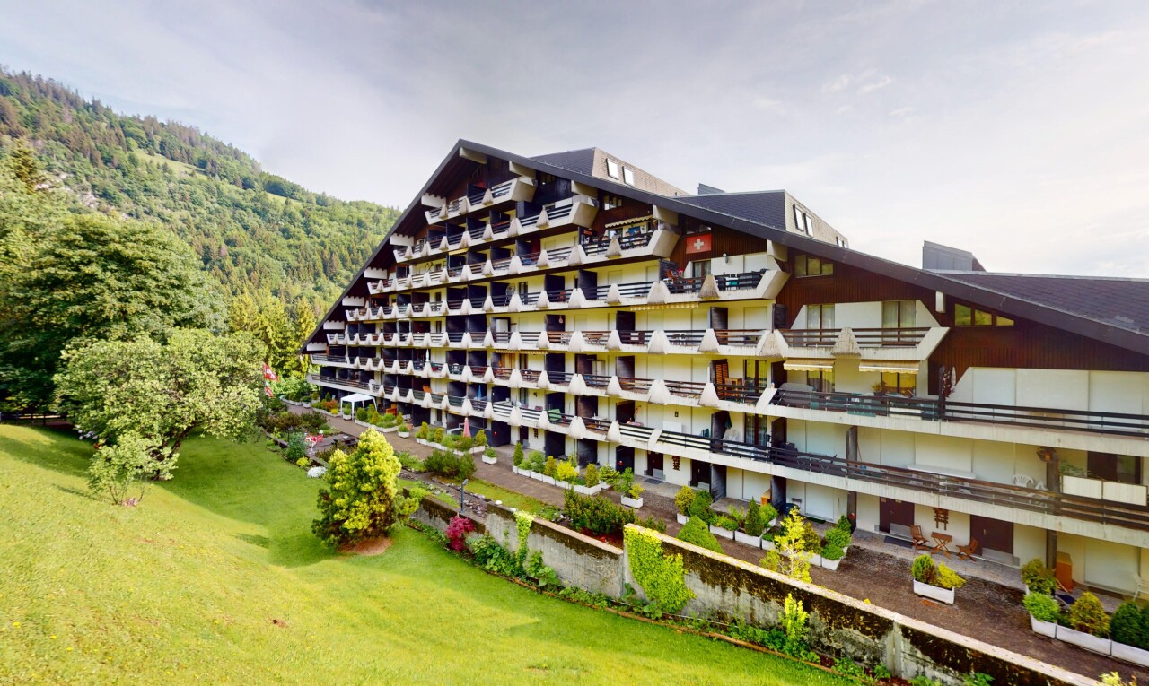 außenansicht mit property visible, blick auf wohnanlage, und apartment complex view