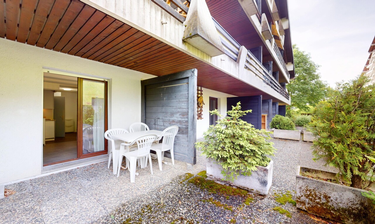 terrasse mit property visible, balkon, essbereich im freien, und overcast