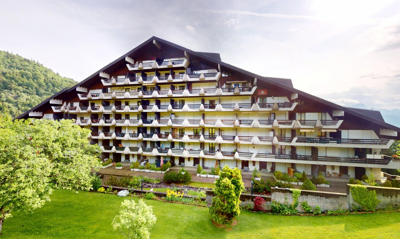 außenansicht mit property visible, blick auf wohnanlage, apartment complex view, und overcast
