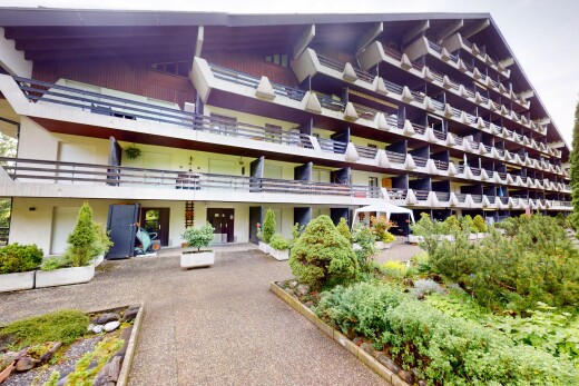 außenansicht mit property visible, blick auf wohnanlage, und apartment complex view