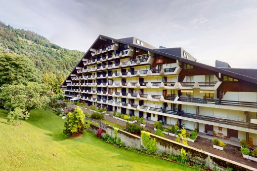 außenansicht mit property visible, blick auf wohnanlage, und apartment complex view