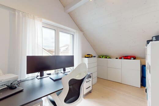 büro mit dachschräge, vaulted ceiling, balkendecke, beamed ceiling, und natürliches licht