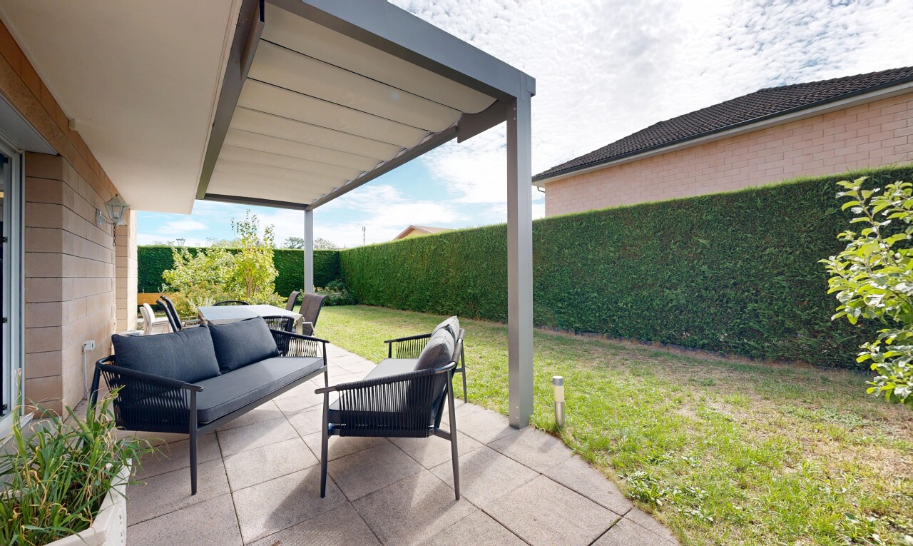 terrasse avec pelouse, from property, terrasse, et espace de vie extérieur