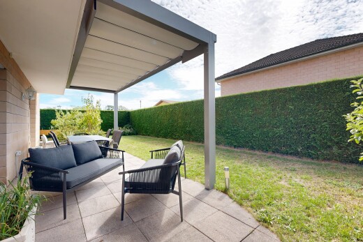 terrasse avec pelouse, from property, terrasse, et espace de vie extérieur