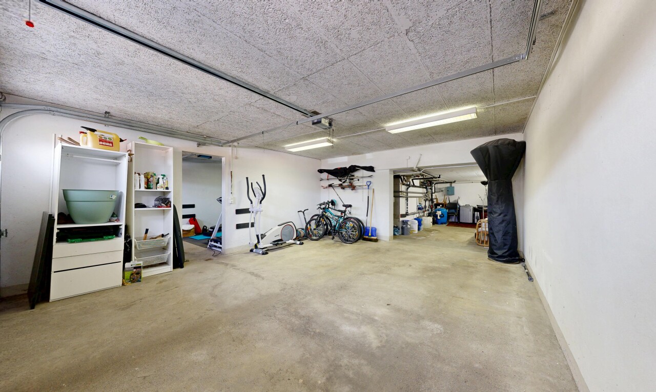 parking avec inside property