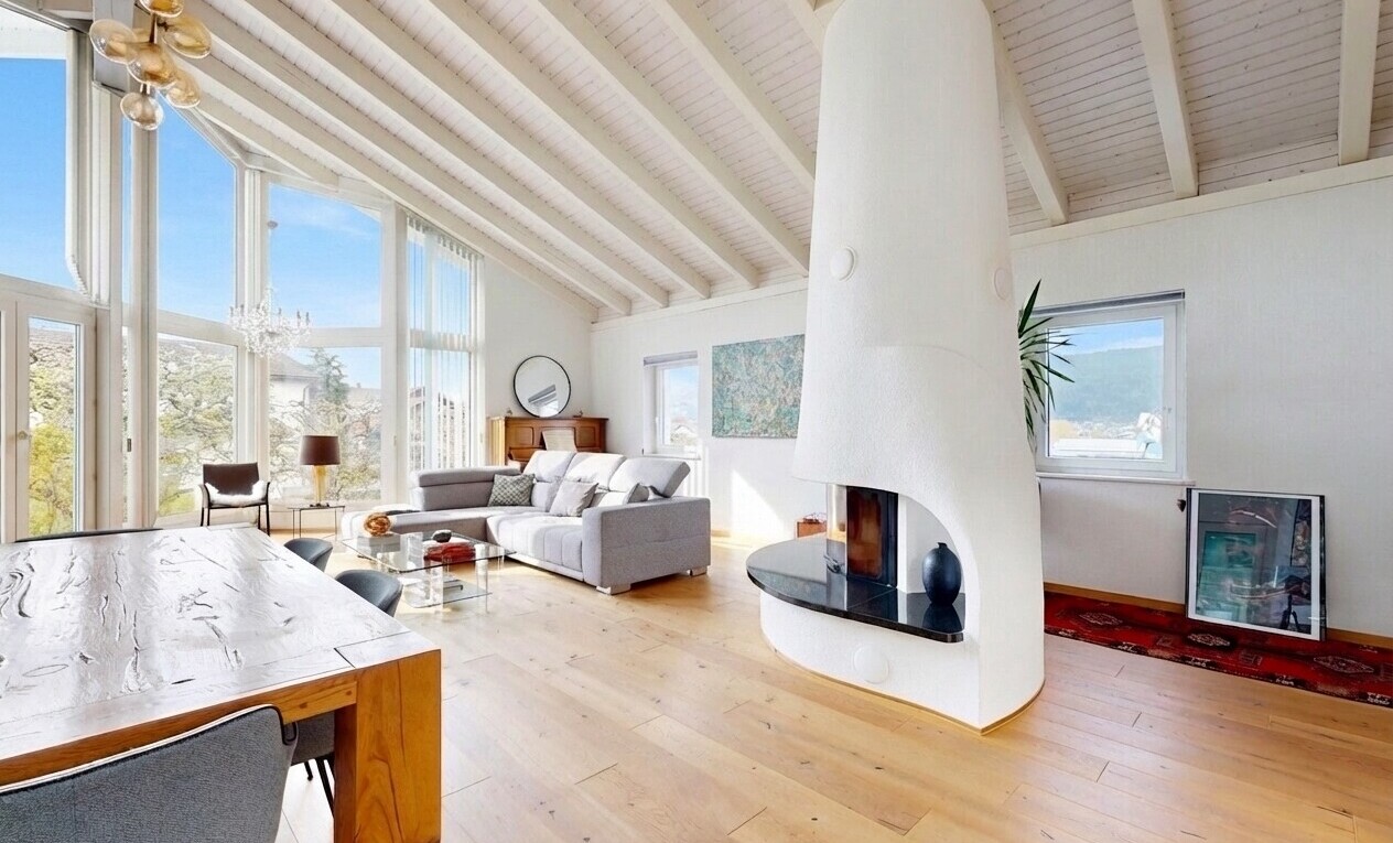 salon / salle à manger avec day time, vaulted ceiling, plafond voûté, high ceiling, et plafond haut