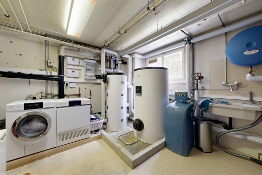 laundry area featuring water heater and washer and dryer
