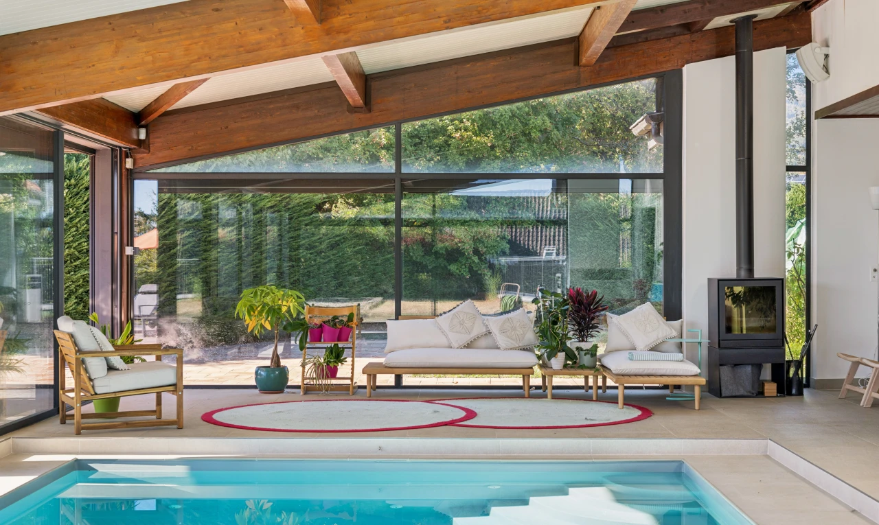 piscine avec véranda et piscine