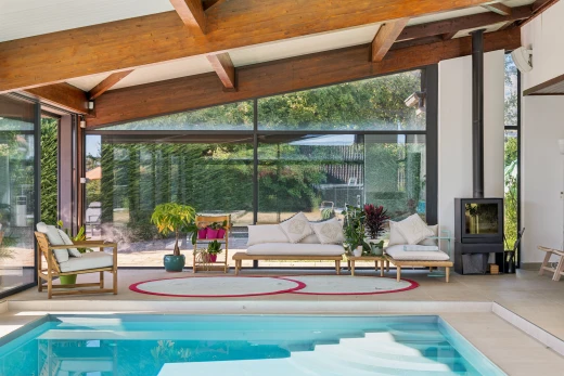 piscine avec véranda et piscine
