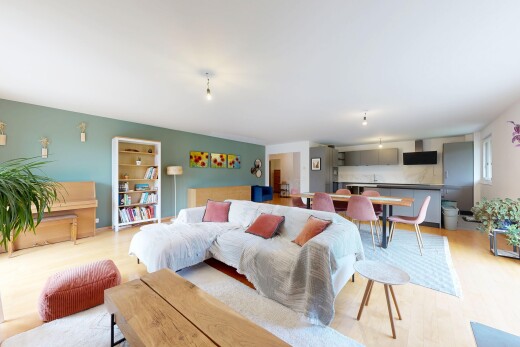 wohn- / esszimmer mit wood finish floor, holzfußboden, drywall, gipskartonwand, und inside property