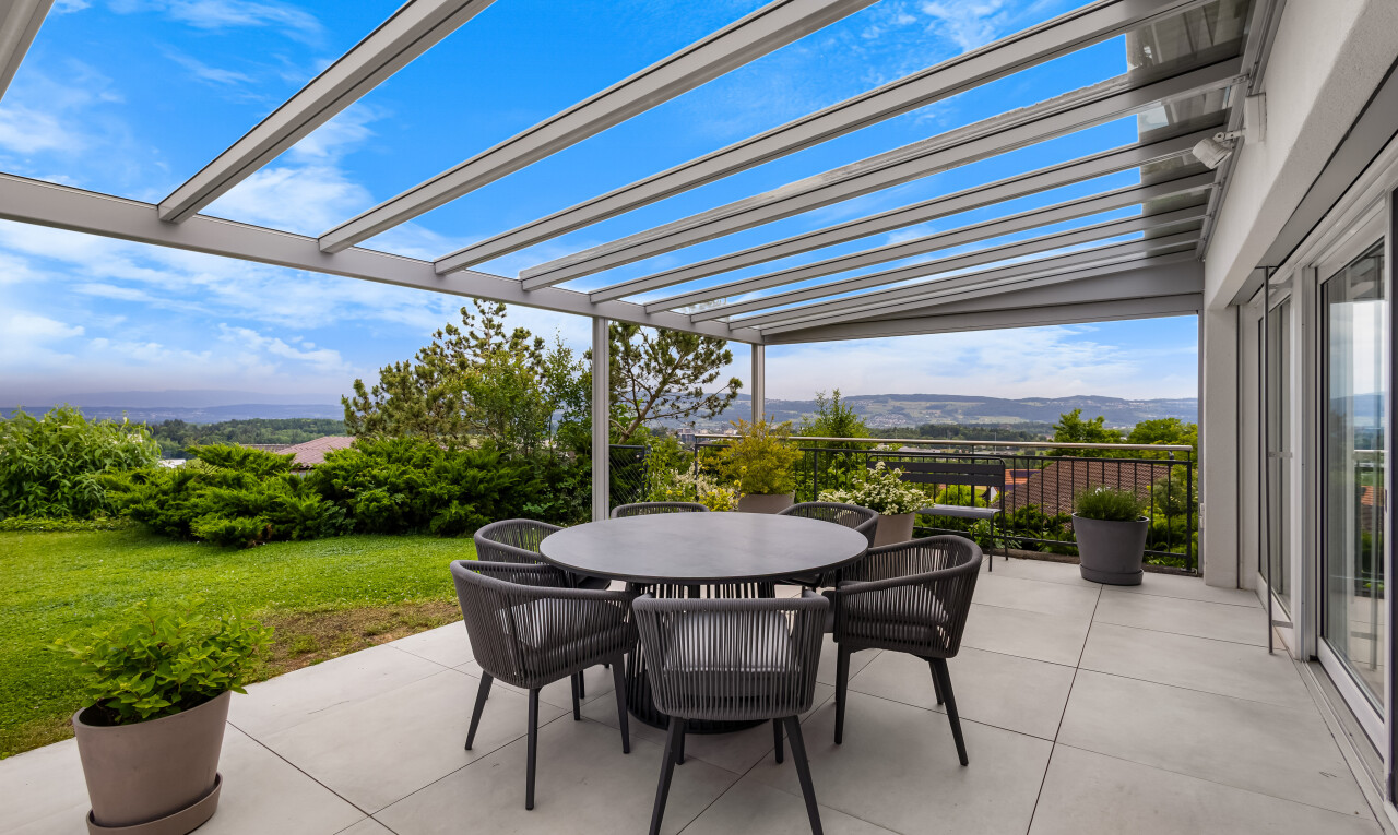 terrasse mit pergola, from property, essbereich im freien, rasen, und day time