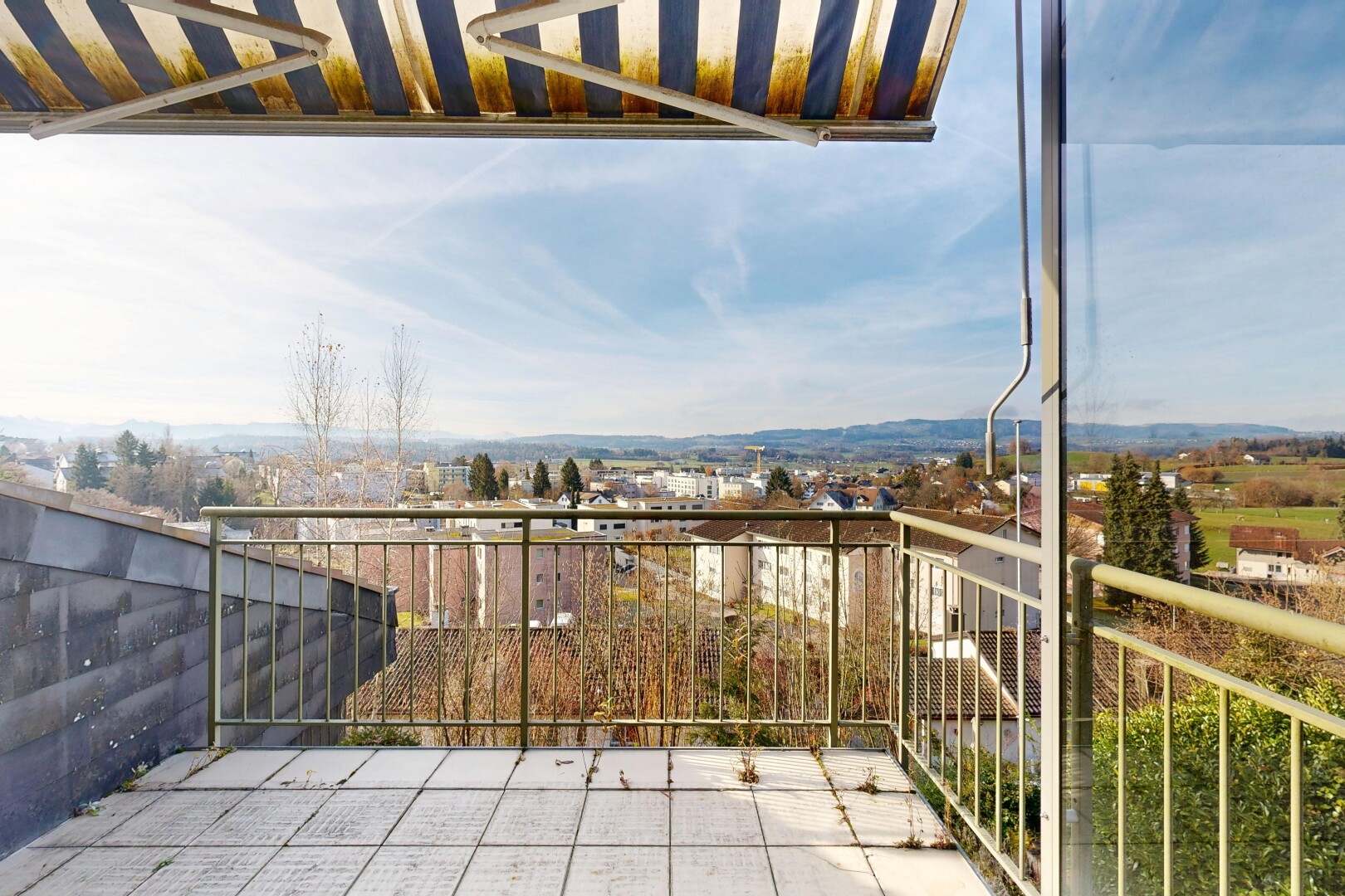 balcon avec day time, from property, et terrasse