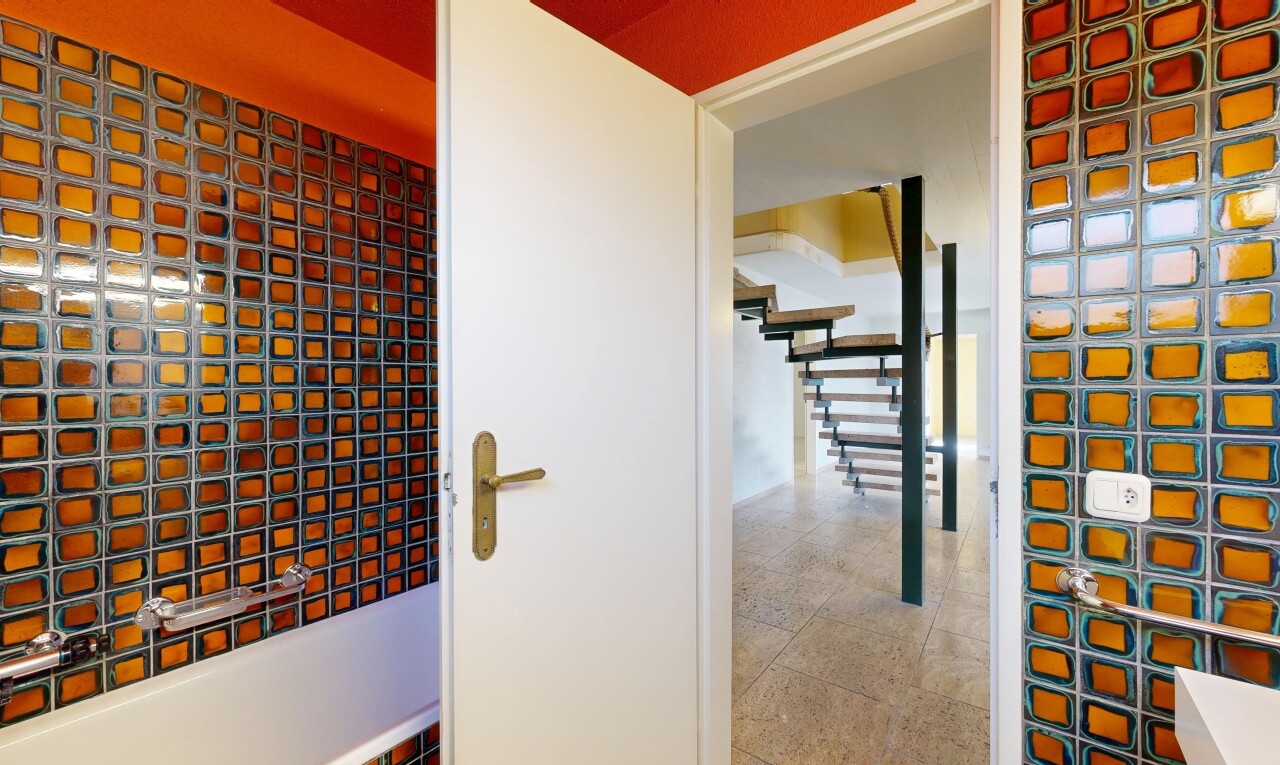 couloir avec inside property, cloison sèche, et drywall