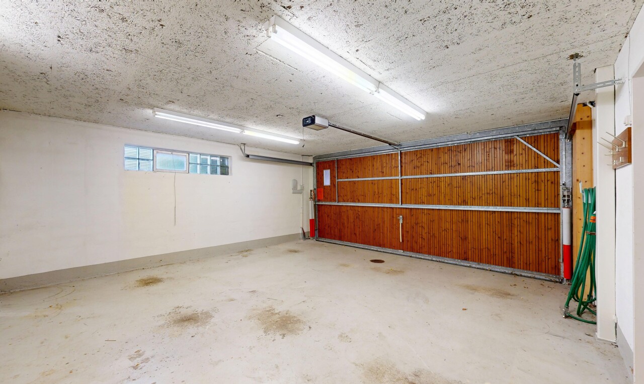 parking avec inside property