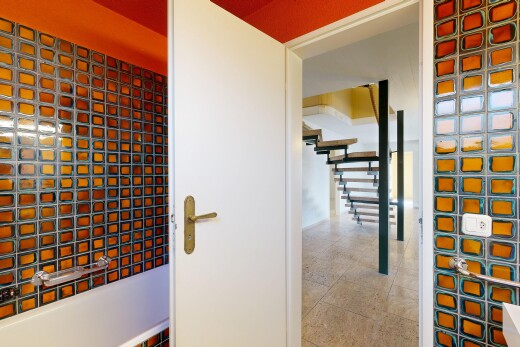 couloir avec inside property, cloison sèche, et drywall