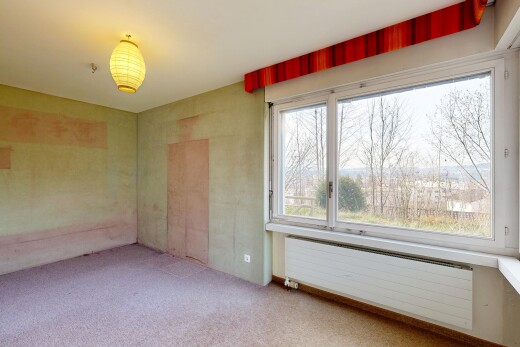 pièce vide avec radiateur, inside property, moquette, carpet, et lumière naturelle