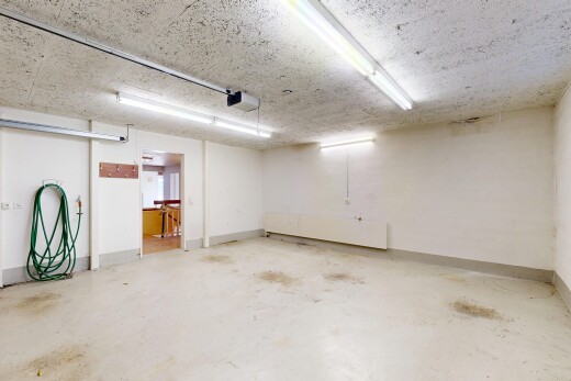 parking avec inside property