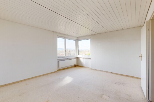 pièce vide avec cloison sèche, drywall, lumière naturelle, natural light, et plafond en bois