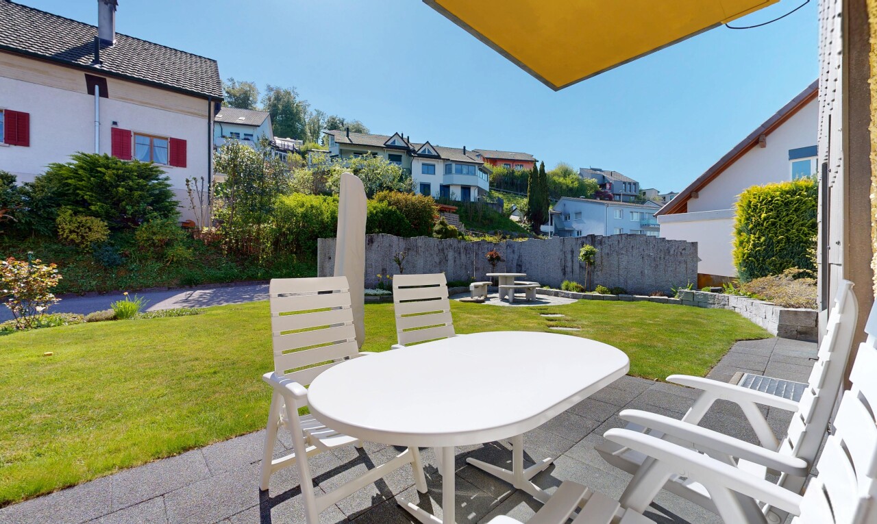 terrasse mit rasen, terrasse, essbereich im freien, day time, und from property