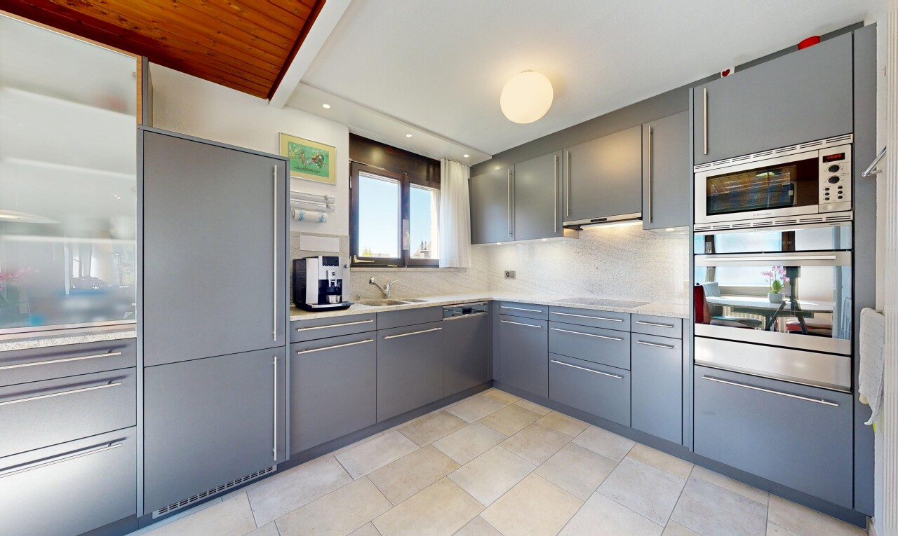 küche mit ofen, küchenrückwand beim Herd, küchenrückwand beim herd, graue schränke, und gray cabinets