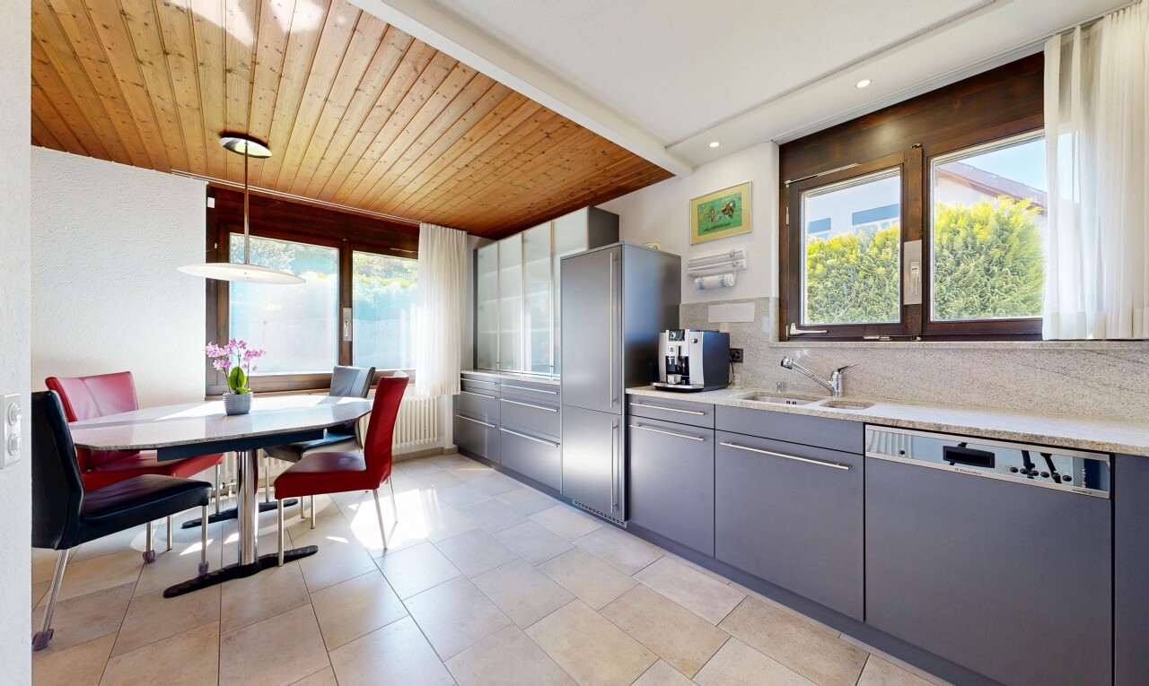 küche mit light countertops, pendant lighting, pendelleuchte, inside property, und natürliches licht