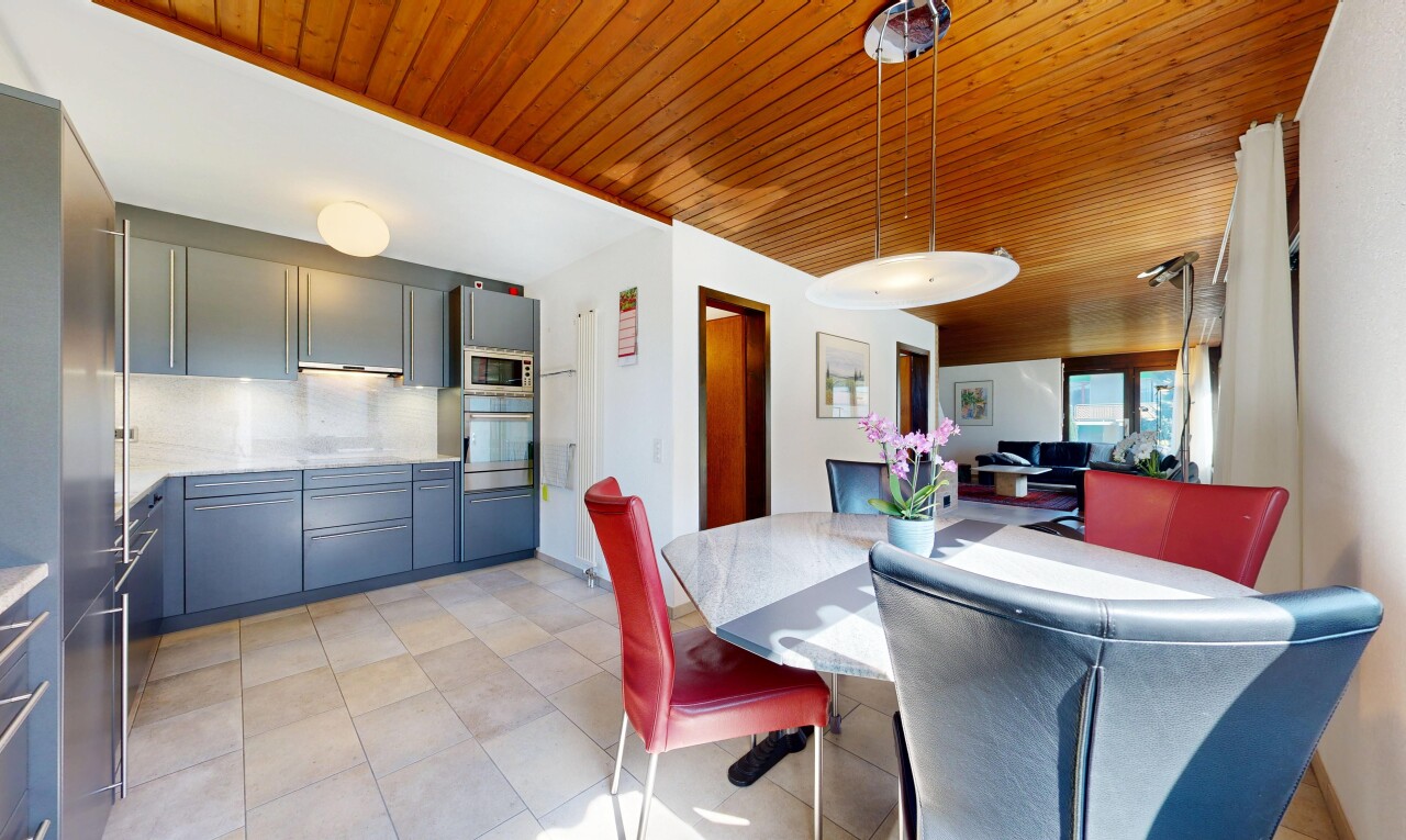 esszimmer mit inside community, wood ceiling, holzdecke, küchenrückwand beim Herd, und drywall