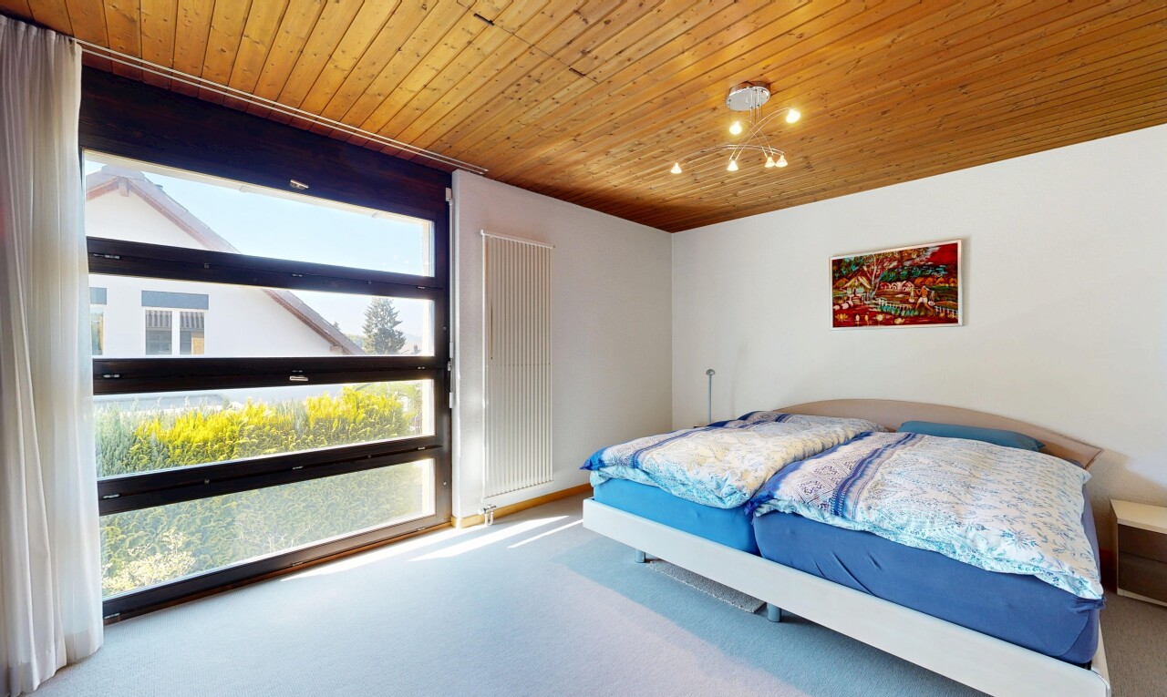 zimmer / schlafzimmer mit natürliches licht, natural light, gipskartonwand, drywall, und inside property